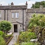 Rose - Uk34067 Holiday home *